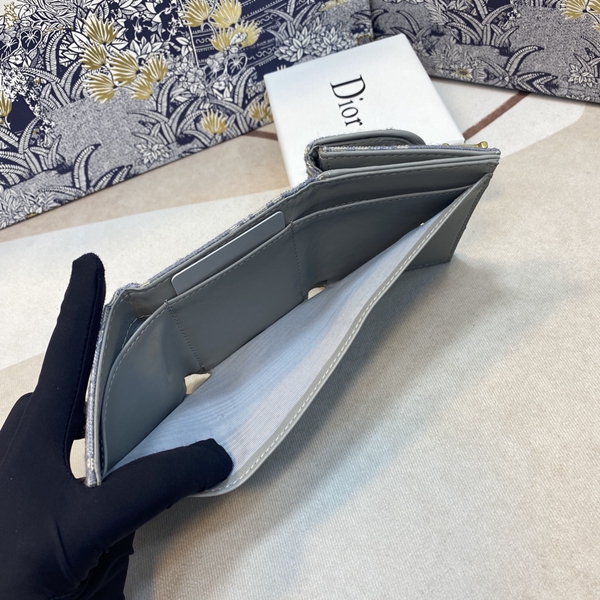 ディオール財布着用イメージ